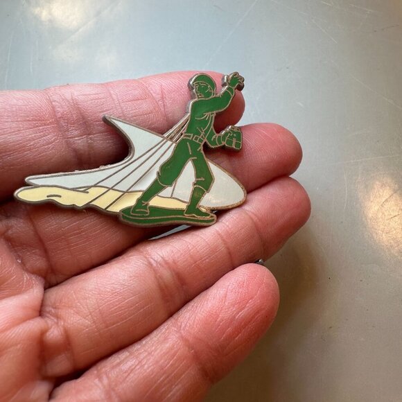 Disney Toy Story Army Men Trading Pin Zoetrope Mystery Sare Parachute Badge - Picture 3 of 6